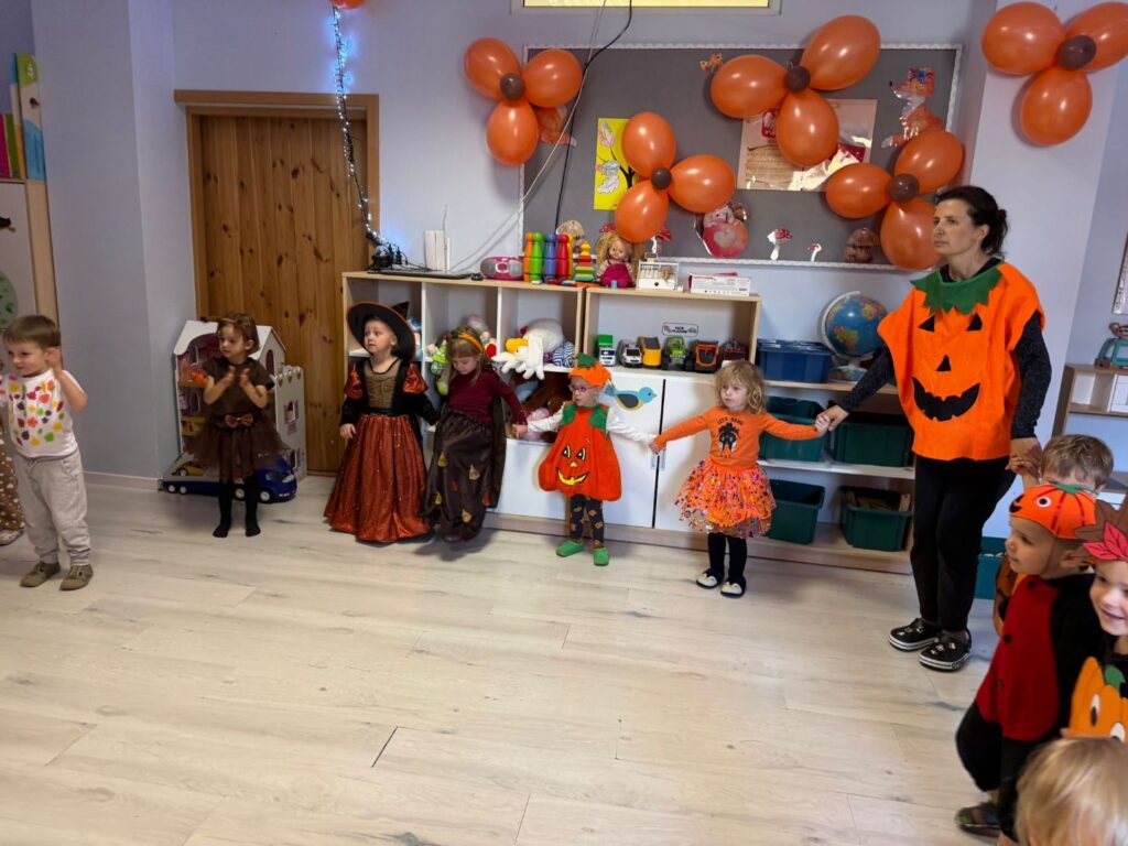 Dzieci z przedszkola Hilaris podczas Balu Dyni